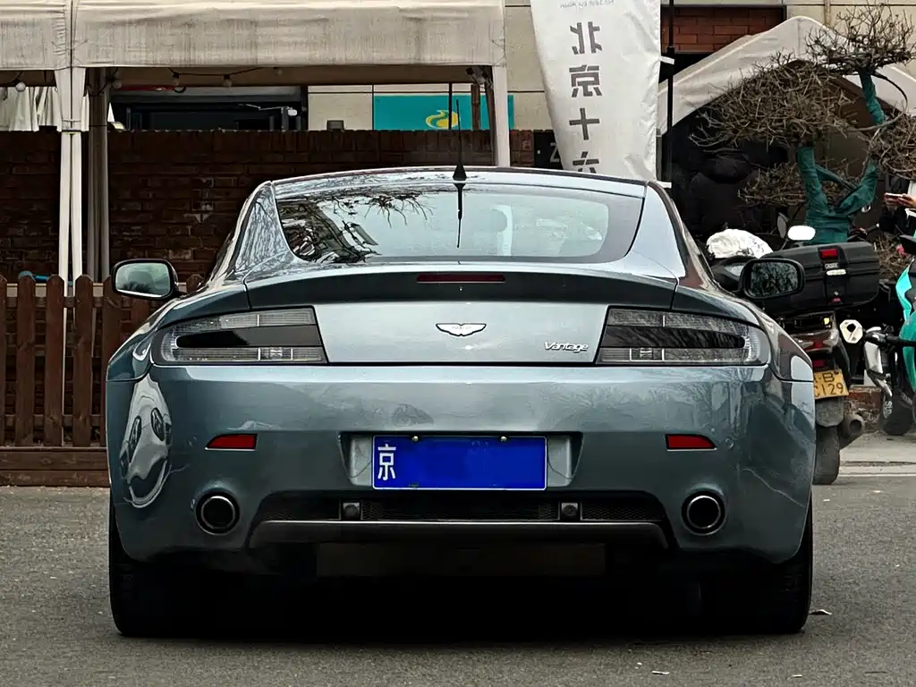 Aston Martin V8 Vantage 2007 — фото 12