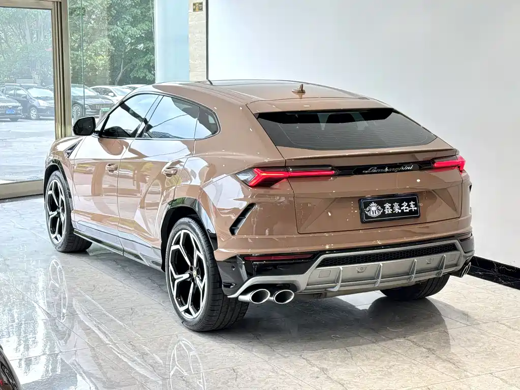 Lamborghini Urus 2018 — фото 29