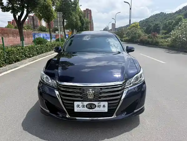 Toyota Crown 2018