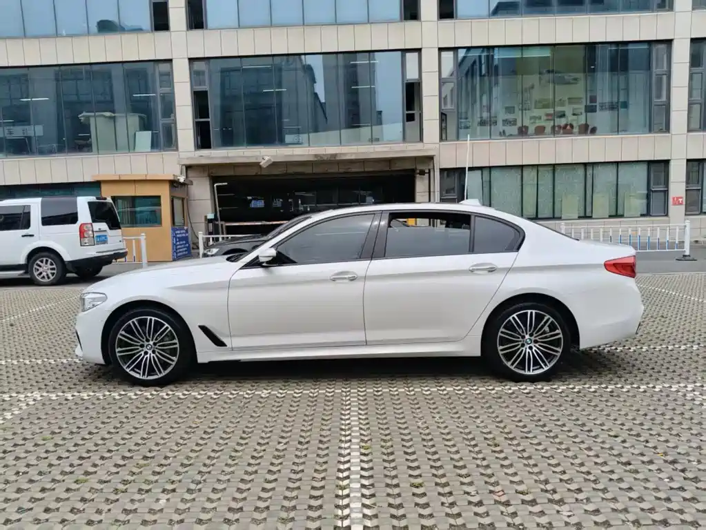 BMW 5 Series 2018 — фото 4