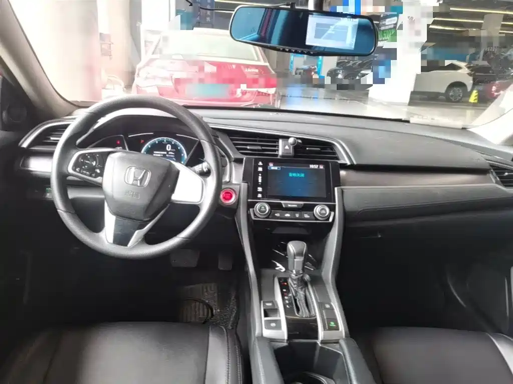 Honda Civic 2018 — фото 10