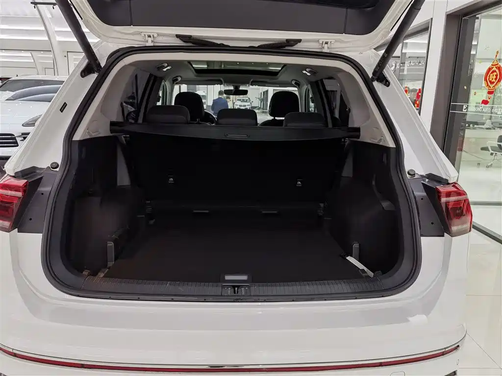 Volkswagen Tiguan L 2022 — фото 16
