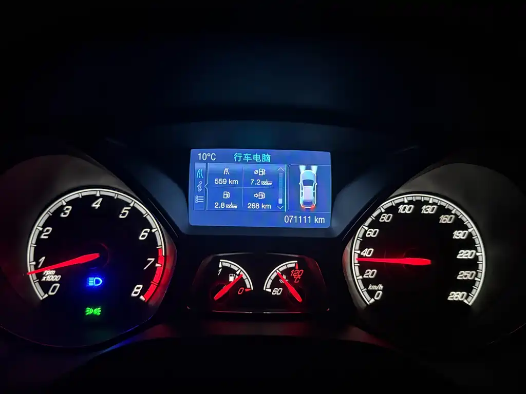 Ford Focus 2017 — фото 10