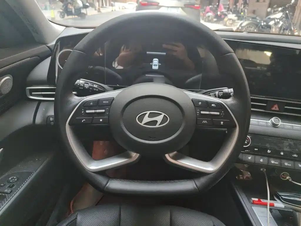 Hyundai Elantra 2024