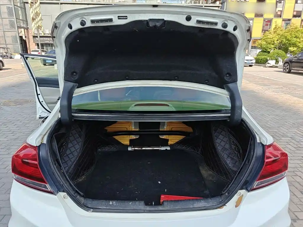 Honda Civic 2015 — фото 19