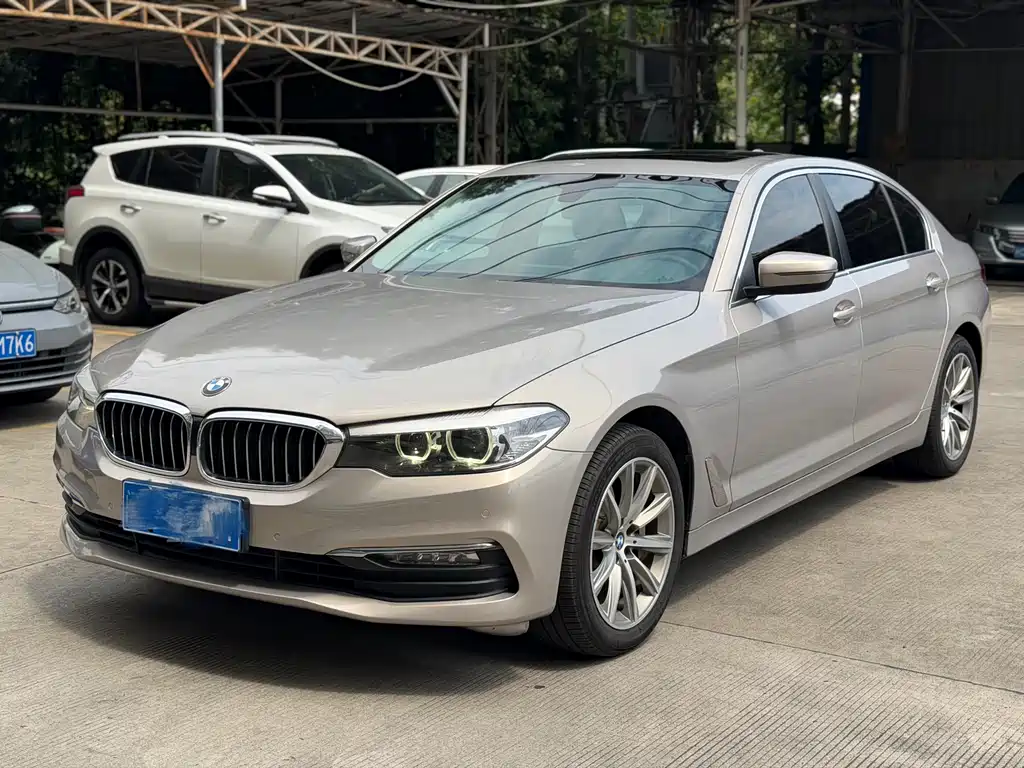BMW 5 Series 2017 — фото 1