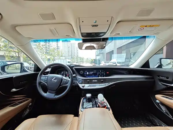 Lexus LS 2020