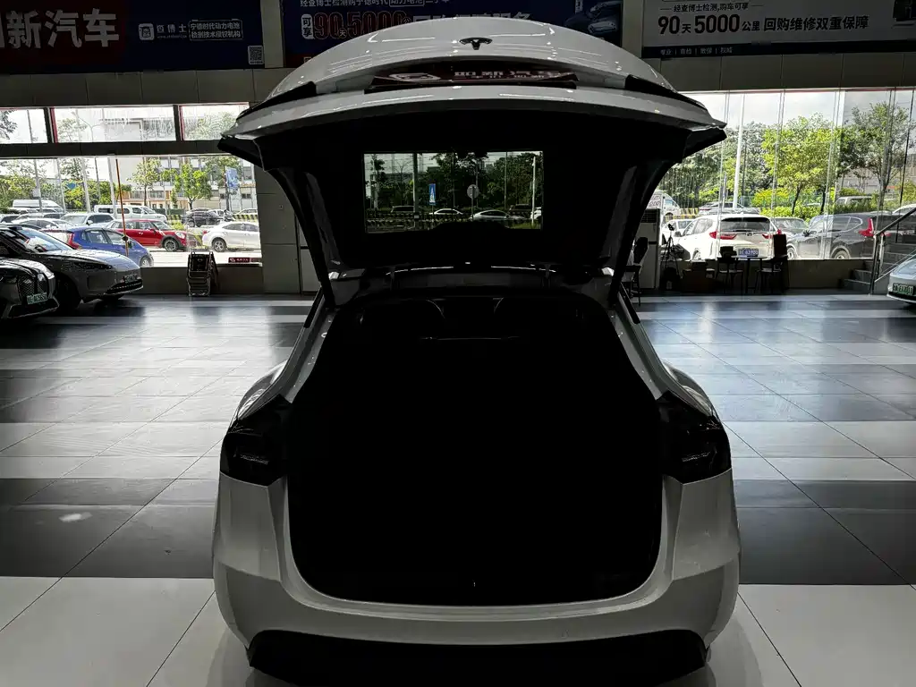 Tesla Model Y 2023 — фото 17