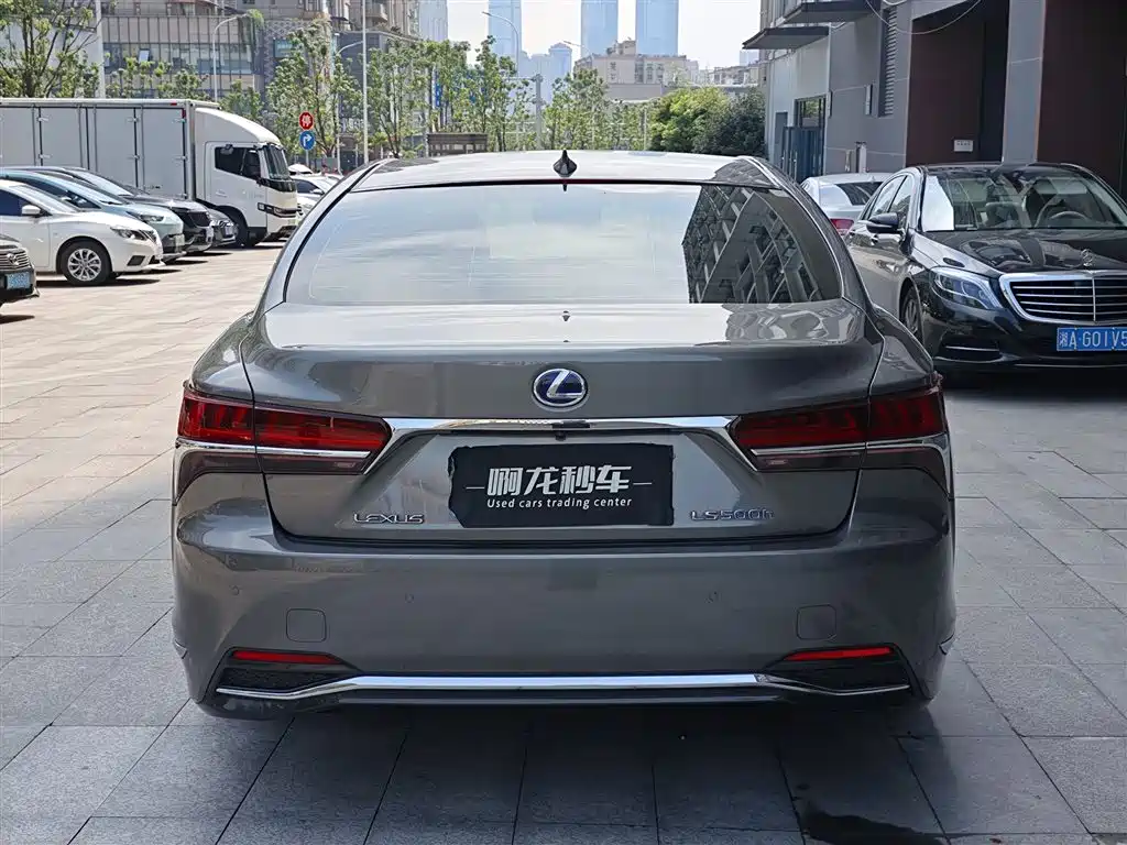 Lexus LS 2020 — фото 8