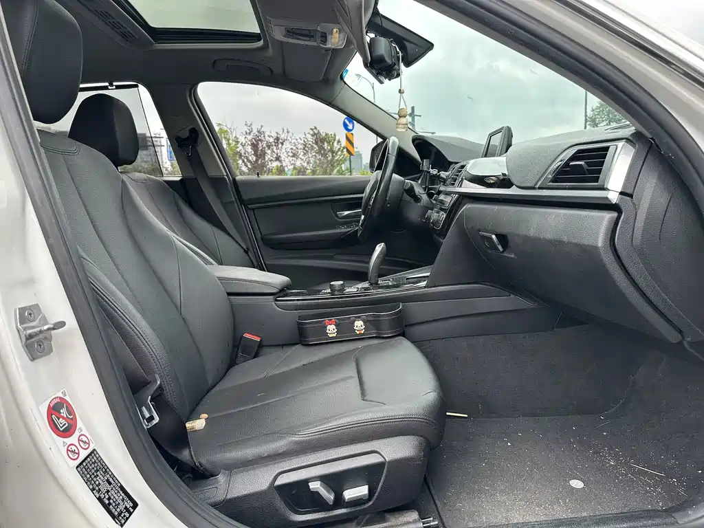 BMW 3 Series 2017 — фото 11