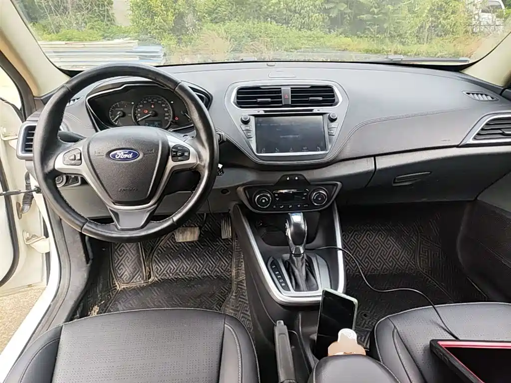 Ford Escort 2018 — фото 10
