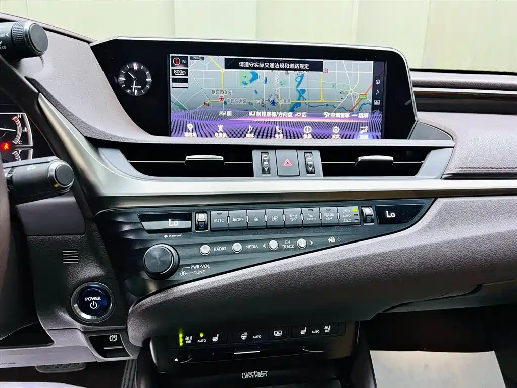 Lexus ES 2019 — фото 14