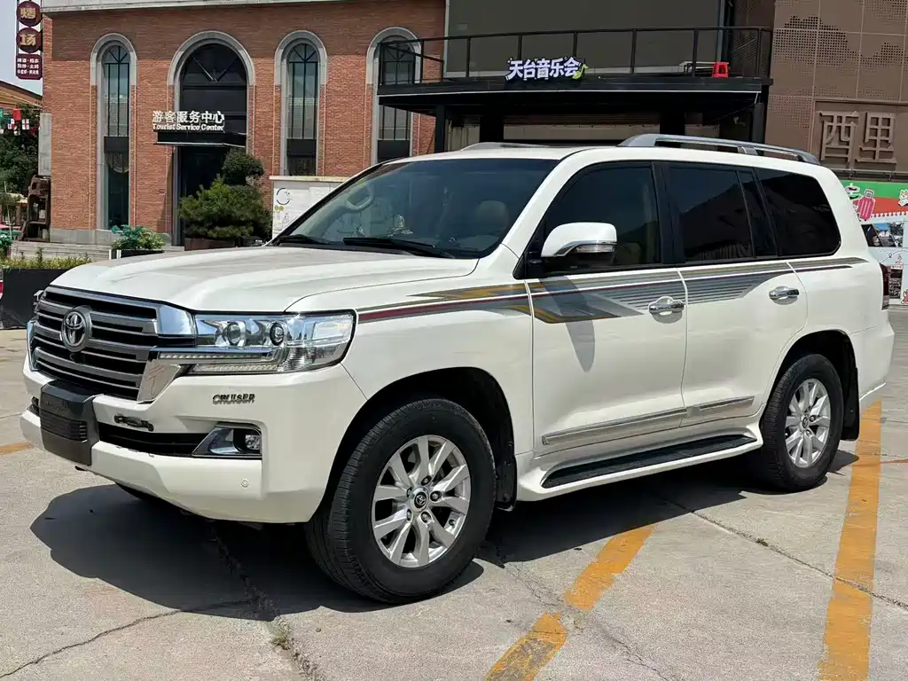 Toyota Land Cruiser 2016 — фото 1