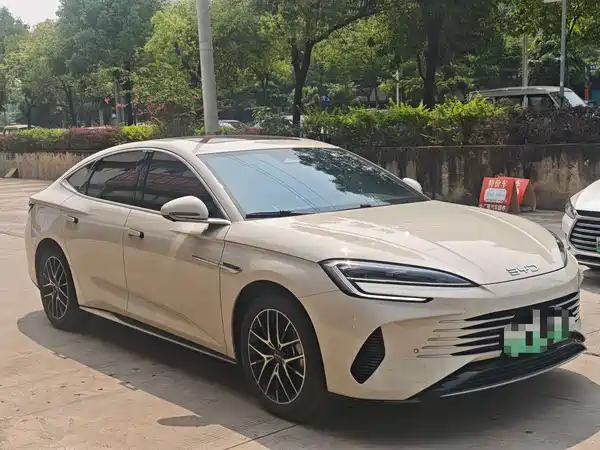 BYD Seal 07 DM-i 2025
