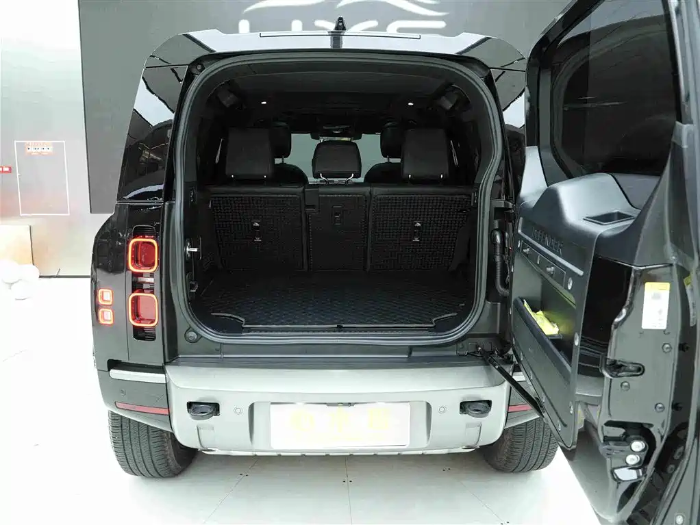 Land Rover Defender 2024 — фото 21