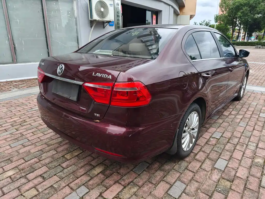 Volkswagen Lavida 2013