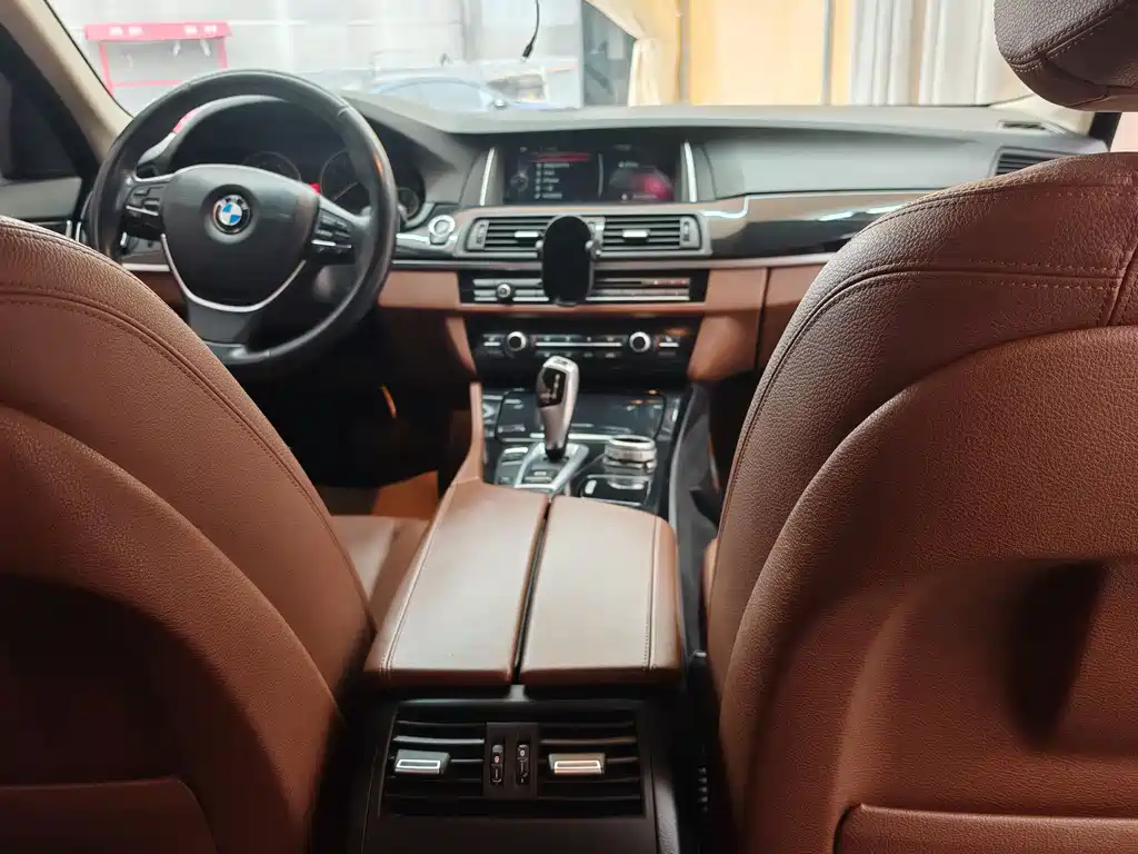 BMW 5 Series 2016 — фото 5