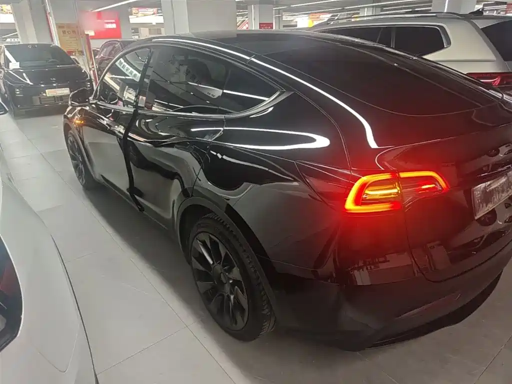 Tesla Model Y 2023 — фото 5