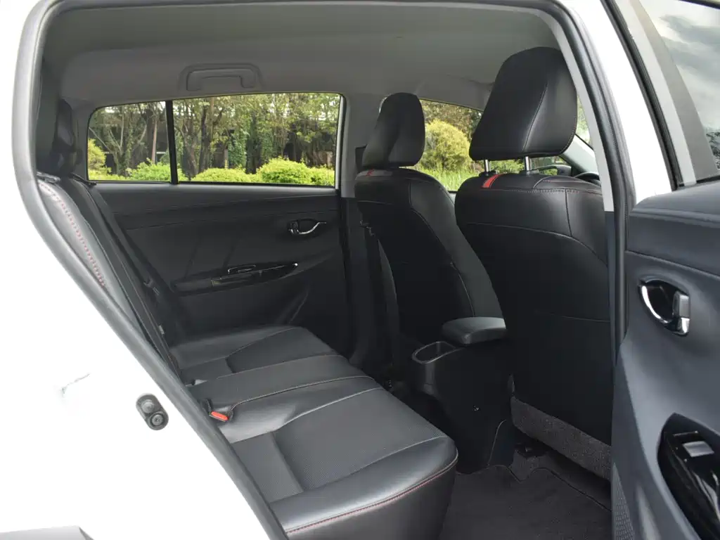 Toyota Yaris L 2023 — фото 14