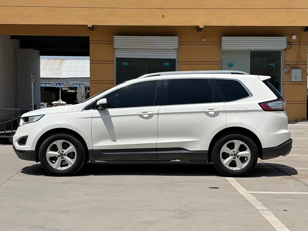 Ford Edge 2016 — фото 16