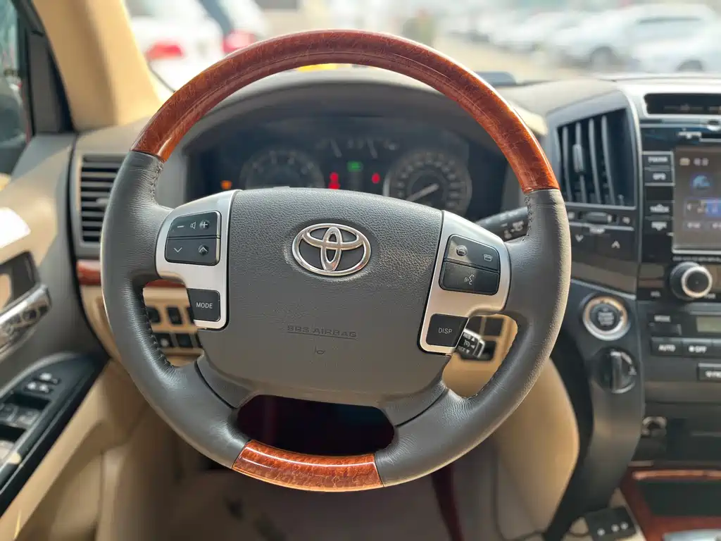 Toyota Land Cruiser 2015 — фото 21