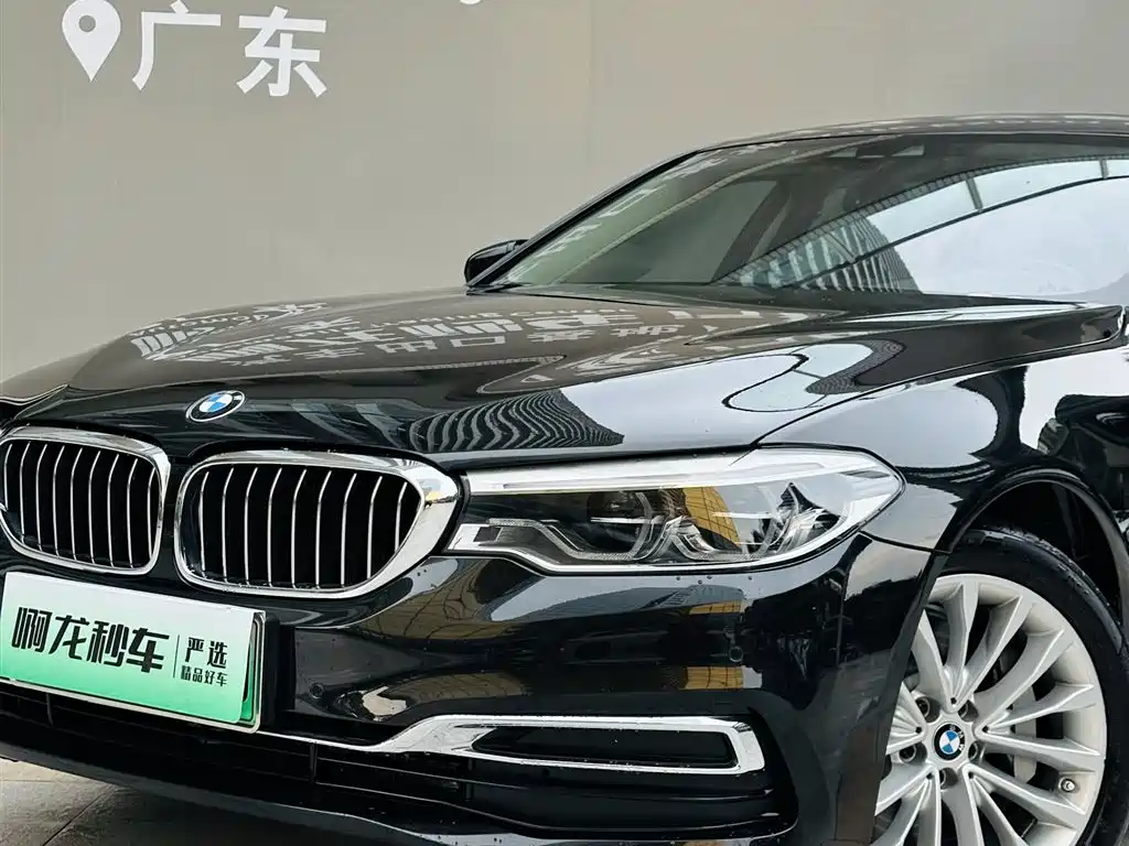 BMW 5 Series New Energy 2019 — фото 19