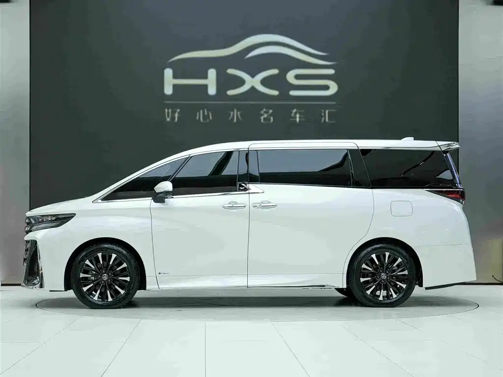 Toyota Vellfire 2024 — фото 3