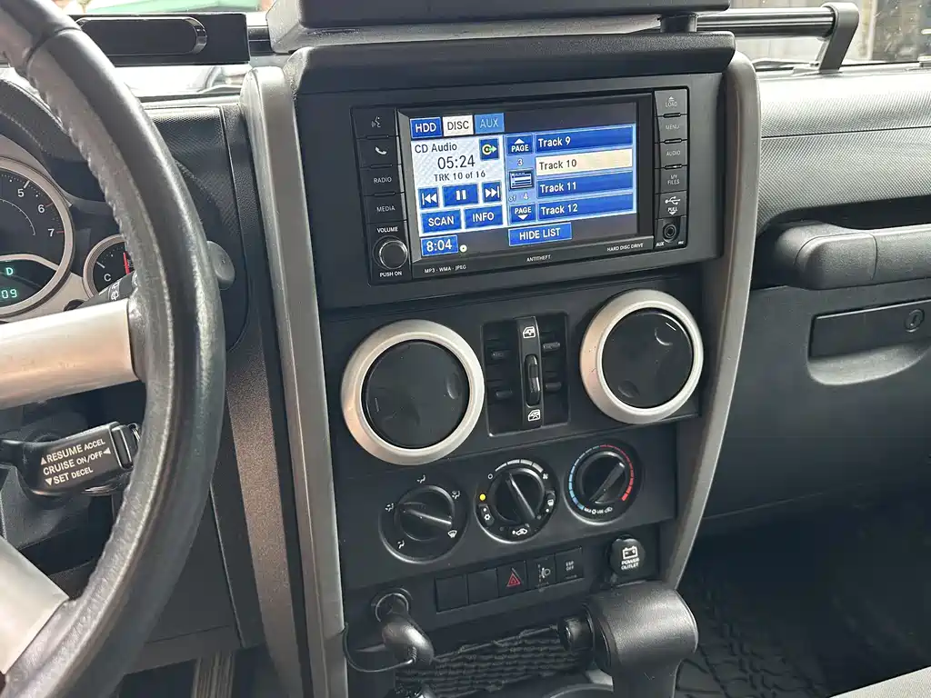 Jeep Wrangler 2010 — фото 13