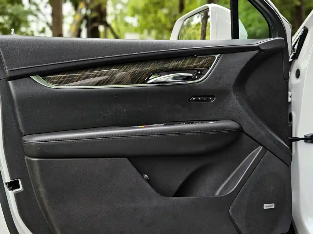 Cadillac XT5 2016 — фото 21