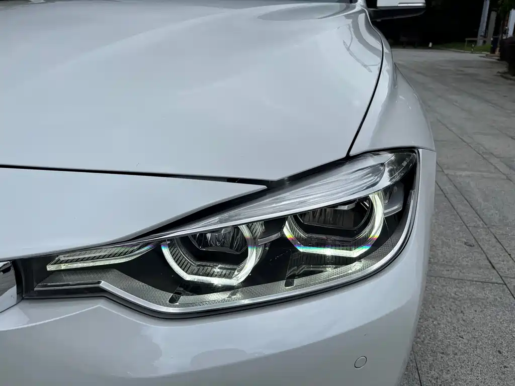 BMW 3 Series 2017 — фото 15