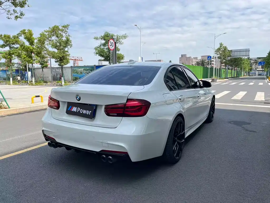 BMW 3 Series 2018 — фото 9