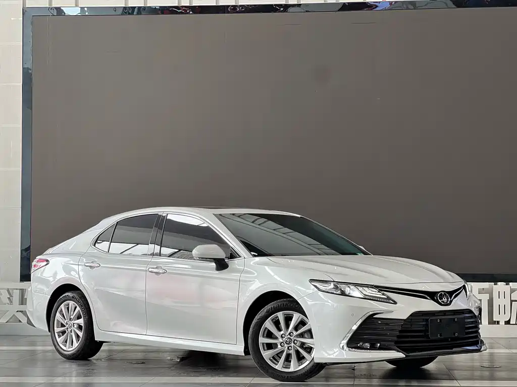 Toyota Camry 2022 — фото 3