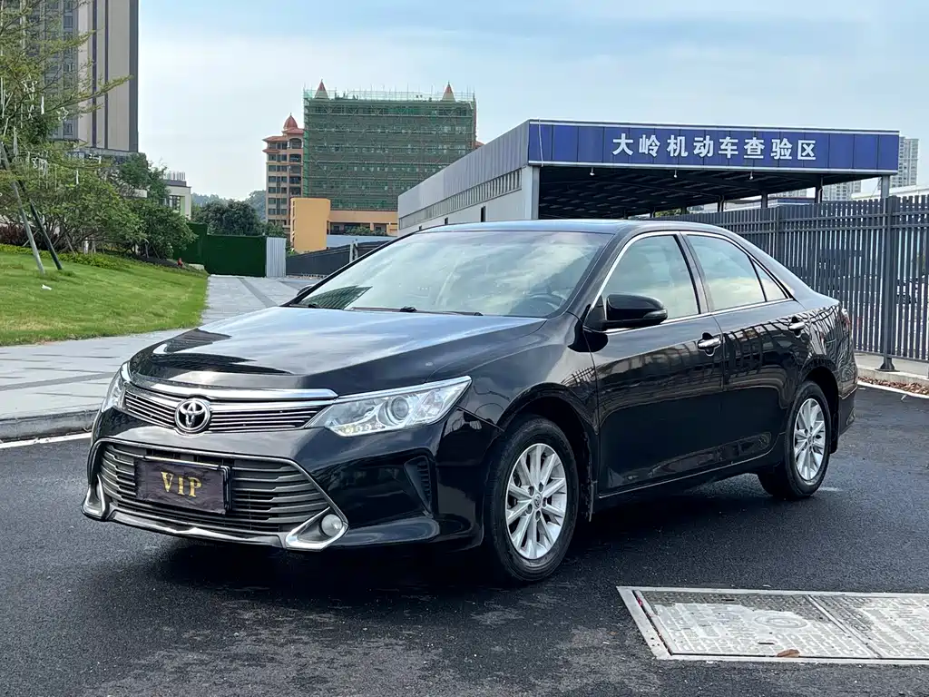 Toyota Camry 2016 — фото 1