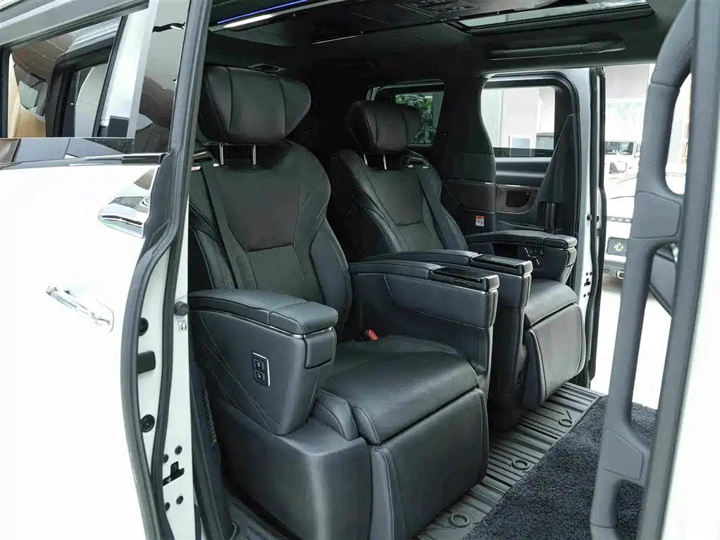 Toyota Vellfire 2024 — фото 13