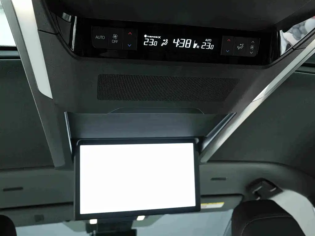 Toyota Vellfire 2024 — фото 18