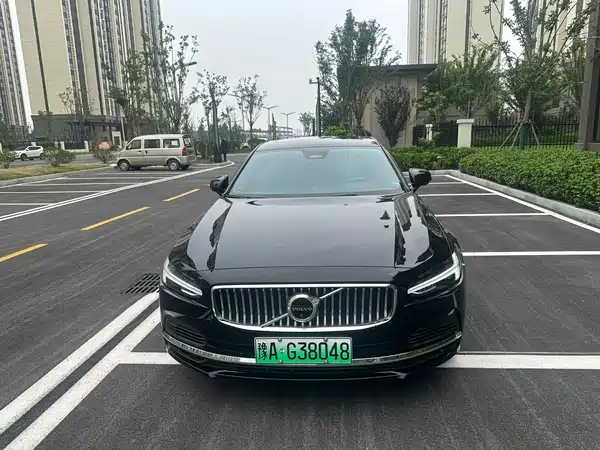 Volvo S90 Plug-In Hybrid 2023