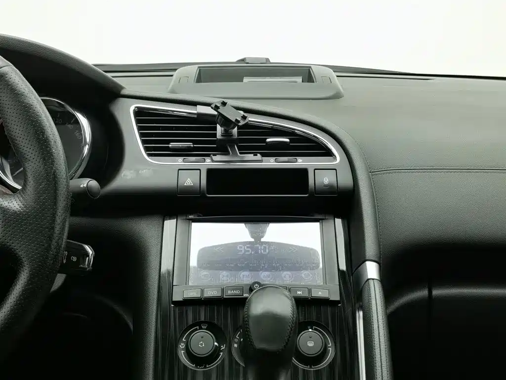 Peugeot 3008 2015 — фото 12