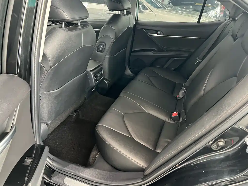 Toyota Camry 2021 — фото 16