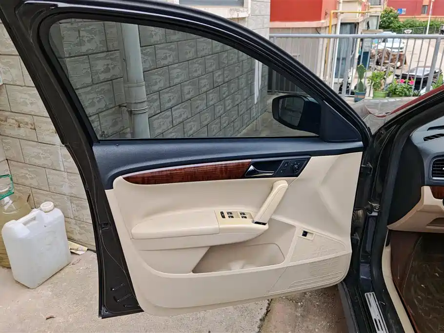 Volkswagen Lavida 2015