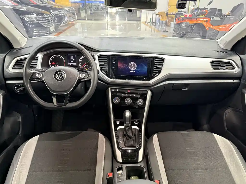 Volkswagen T-Roc 2023 — фото 13