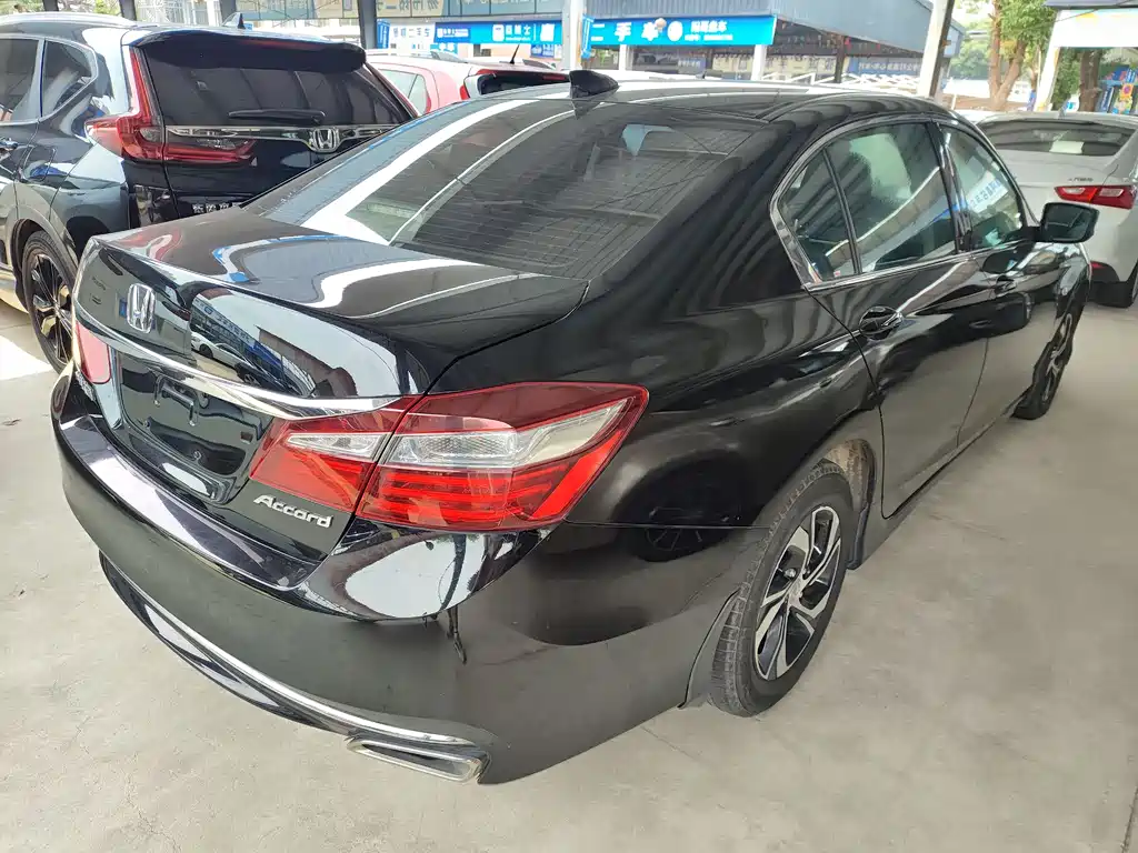 Honda Accord 2018 — фото 13