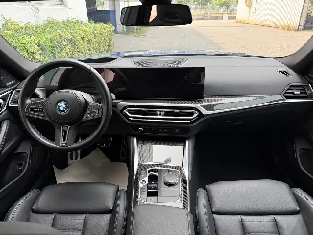 BMW i4 M 2024 — фото 16