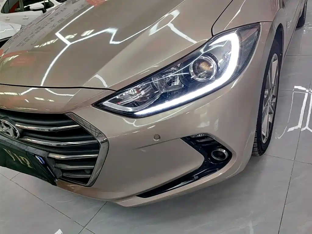 Hyundai Elantra 2016 — фото 24