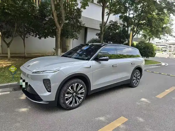 NIO ES8 2025