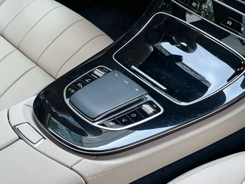 Mercedes-Benz E-Class 2023 — фото 16