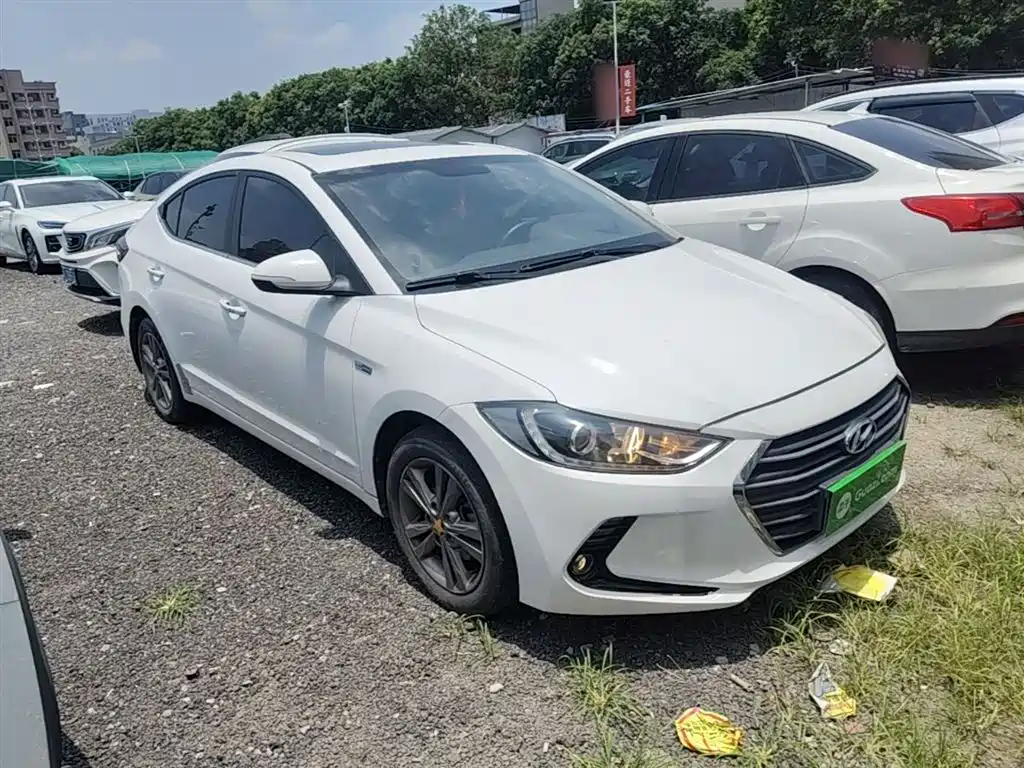 Hyundai Elantra 2017 — фото 4