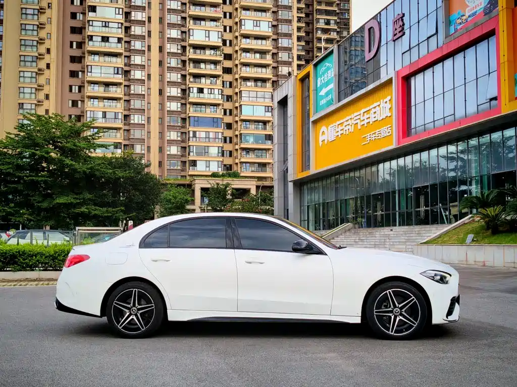 Mercedes-Benz C-Class 2024