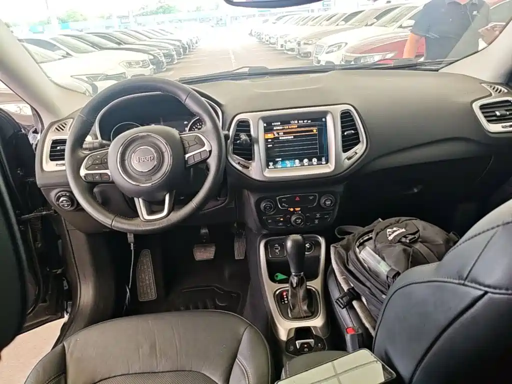 Jeep Compass 2017 — фото 10