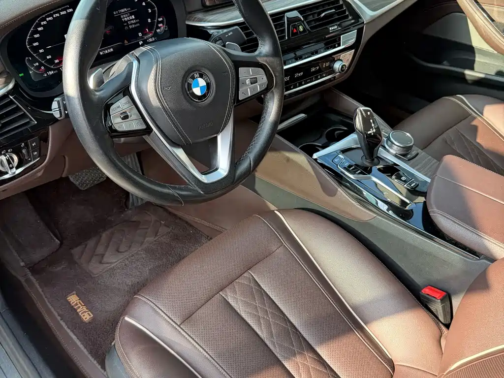 BMW 5 Series 2020 — фото 8