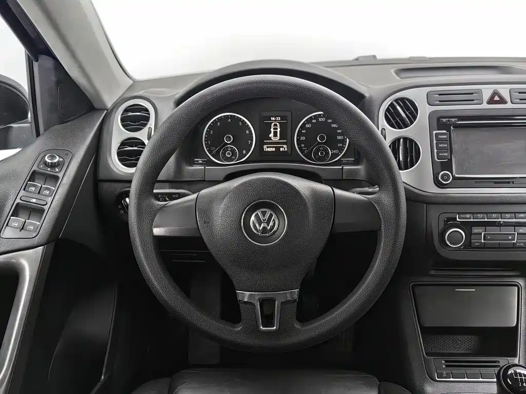 Volkswagen Tiguan 2013 — фото 11